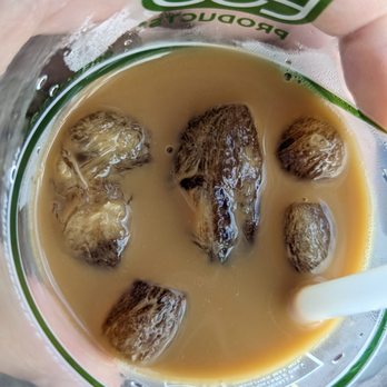 Hawaii Gelato - Iced coffee has ice cubes made of frozen coffee - Gelato Near Me - Lahaina, Hawaii