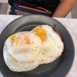 Fried eggs over tosst