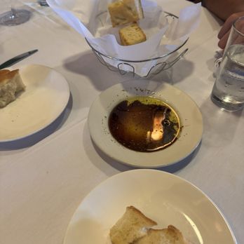 Con Amore Ristorante - Focaccia with olive oil - Italian Near Me - Corona, California Con Amore Ristorante - Focaccia with olive oil - Italian Near Me - Corona, California
