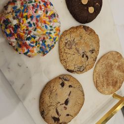 White Lyon Handcrafted Ice Cream & Cookies