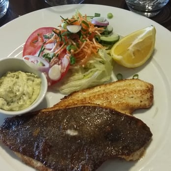 Tijdok - Op vel gebakken pladijsfilet - slaatje - frietjes (seizoensmenu augustus 2015) - Seafood Near Me - Zeebrugge, VWV