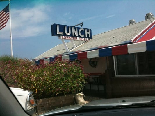LUNCH Lobster Roll Amagansett by null