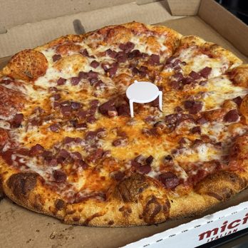 Mici Italian - 16" Formaggio (Cheese) w/extra cheese & salami - Pizza Near Me - Colorado Springs, Colorado Mici Italian - 16" Formaggio (Cheese) w/extra cheese & salami - Pizza Near Me - Colorado Springs, Colorado