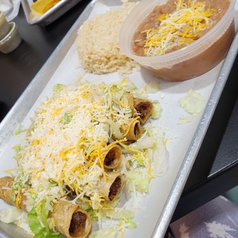 Burrito District - Chicken Rolled Tacos, meh - Mexican Near Me - Spring, Texas