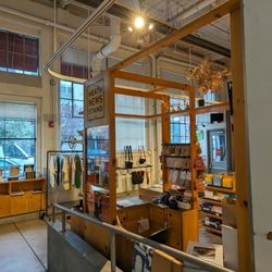 Heath Newsstand - Heath Newsstand - interior entrance