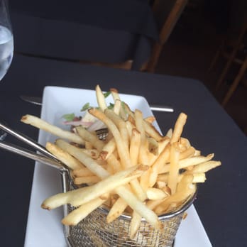 Le 47e Parallèle - a basket of french fries - French Near Me - Quebec City, Quebec