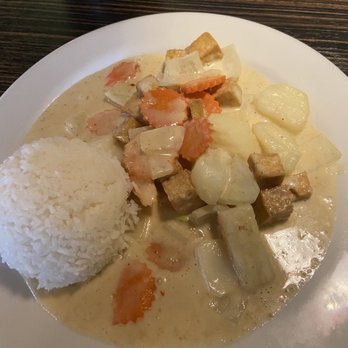 Rose Apple - Yellow curry + fried tofu +jasmine rice....served on a plate (lunch portion) - Thai Near Me - San Bernardino, California Rose Apple - Yellow curry + fried tofu +jasmine rice....served on a plate (lunch portion) - Thai Near Me - San Bernardino, California