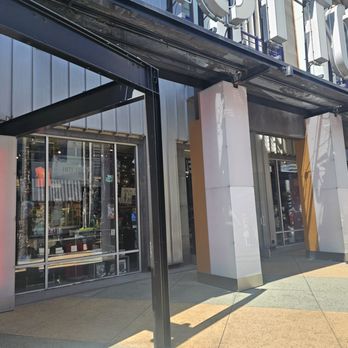 Hot Topic - Hot Topic - Women's Clothing Near Me - Universal City, California