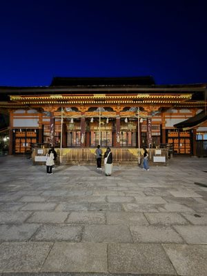 Yasaka Shrine by null