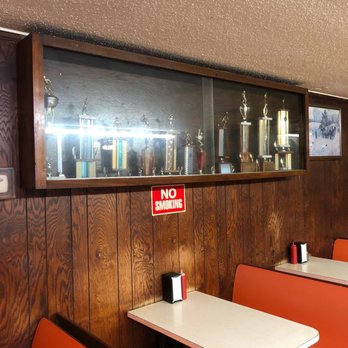 Dobb's Famouse Bar-B-Que - Memorabilia, trophy shelf - Barbeque Near Me - Dothan, Alabama