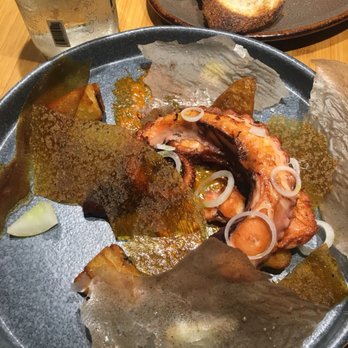 Alba - Sous vide octopus with caramelized onion glass and puréed potato/black bean - Mexican Near Me - Ciudad de México, DIF