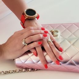 A beautiful creation of Hanna from Modern Nails.