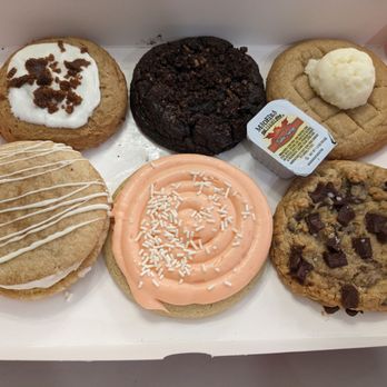 Crumbl - Massapequa - Bakeries Near Me - Massapequa, New York