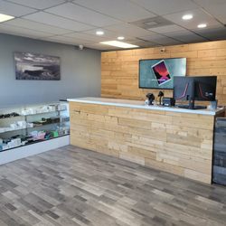Phone Boyz - Fast and affordable Phone repair shop.