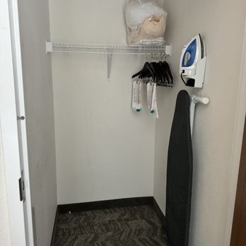 SpringHill Suites Chattanooga Downtown/Cameron Harbor - Closet - Hotels Near Me - Chattanooga, Tennessee SpringHill Suites Chattanooga Downtown/Cameron Harbor - Closet - Hotels Near Me - Chattanooga, Tennessee