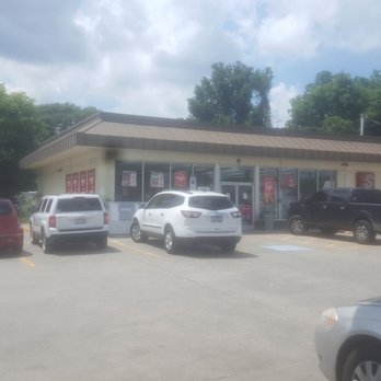 Speedway - a lot of cars parked in a parking lot - Gas Stations Near Me - Fremont, North Carolina