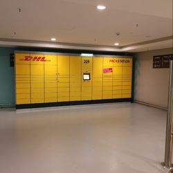 Deutsche Post Postfiliale - Standort der Packstation 229 in der Tiefgarage des Einkaufszentrums