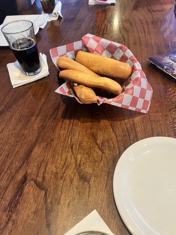 RACKS BILLIARDS SPORTS BAR AND GRILL Updated July 2024 147 Photos