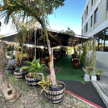 Koko Head Cafe - Outside seating - Breakfast & Brunch Near Me - Honolulu, Hawaii