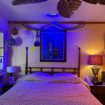 Itty Bitty Inn - Most comfortable bed ever! - Hotels Near Me - North Bend, Oregon Itty Bitty Inn - Most comfortable bed ever! - Hotels Near Me - North Bend, Oregon
