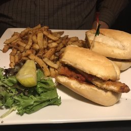 Chicken parm sandwich w/fries