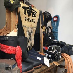 Fernweh Moto Boutique - Onze nieuwe etalage, Come in and check out our sales!!