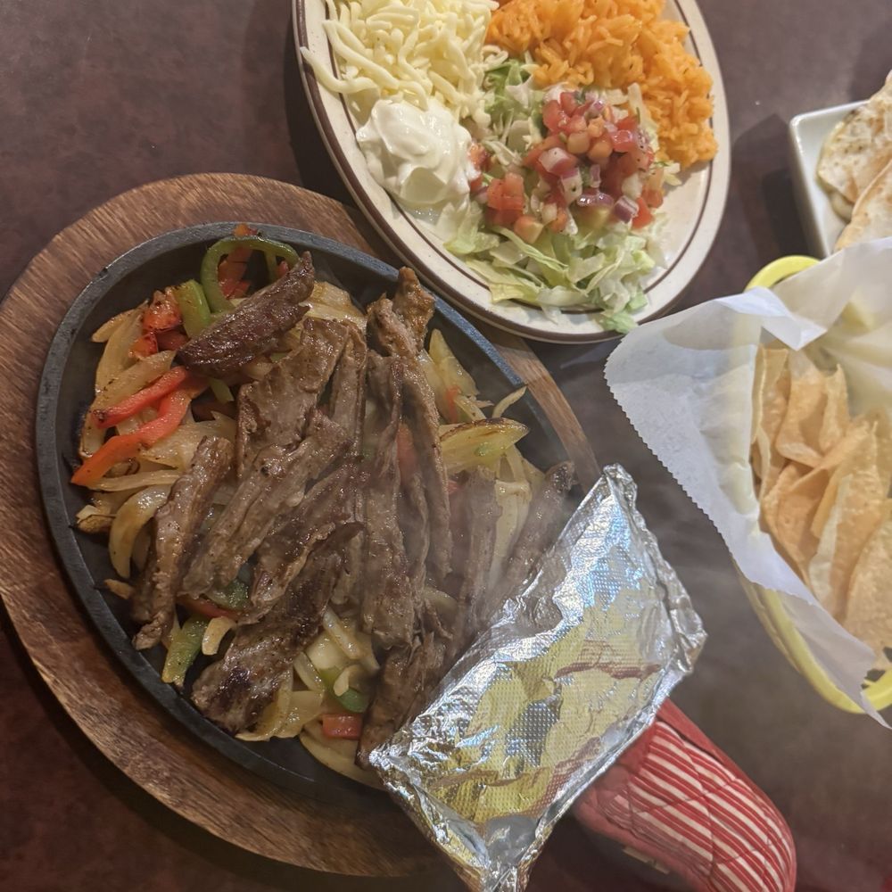 El Huichol - Steak fajita - Mexican Near Me - Buffalo, Minnesota El Huichol - Steak fajita - Mexican Near Me - Buffalo, Minnesota