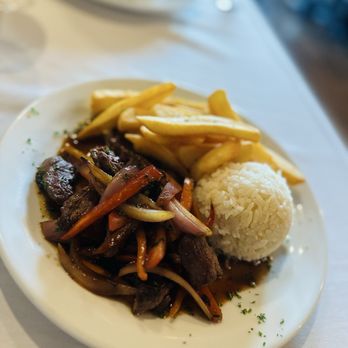 Sabor & Sazon - Lomo Saltado - Italian Near Me - Paso Robles, California Sabor & Sazon - Lomo Saltado - Italian Near Me - Paso Robles, California
