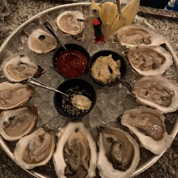 1606 Restaurant & Oyster Bar - Raw Oysters from Raw Bar both from Canada and Massachusetts - New American Near Me - Gloucester, Massachusetts