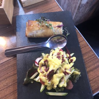 Agulha no Palheiro - Brie and apple pastry with apple salad - Portuguese Near Me - Lisbon, 11 Agulha no Palheiro - Brie and apple pastry with apple salad - Portuguese Near Me - Lisbon, 11