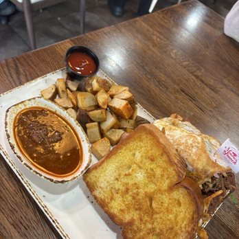 Madres Brunch - Breakfast & Brunch Near Me - Bellflower, California