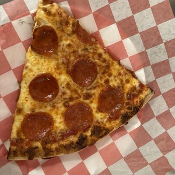 Derosier's - Pizza Near Me - Freeport, Maine