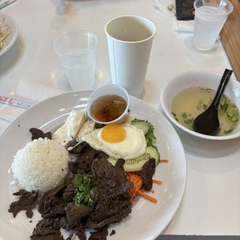 Sip Pho - grill bowl lemongrass beef - Vietnamese Near Me - Austin, Texas