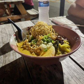 DAKZEN - Thai Near Me - Somerville, Massachusetts