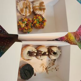 Mini donuts with Fruity pebbles, Oreo cookie, coconut caramel, and Nutella Mini donuts with Fruity pebbles, Oreo cookie, coconut caramel, and Nutella
