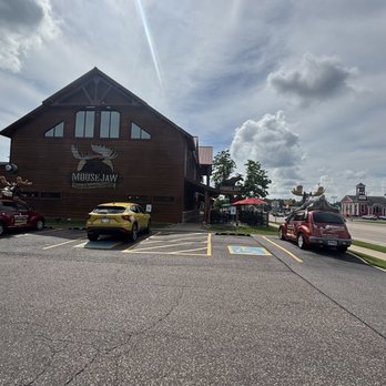 Moosejaw Pizza & Dells Brewing - Outside - Pizza Near Me - Wisconsin Dells, Wisconsin