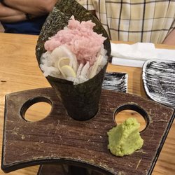 御和亭日本料理 - Fatty tuna with green onion hand roll