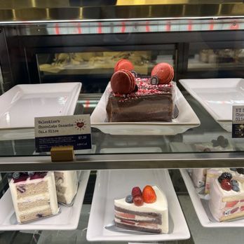 Paris Baguette - Cake slices - Coffee & Tea Near Me - Herndon, Virginia Paris Baguette - Cake slices - Coffee & Tea Near Me - Herndon, Virginia