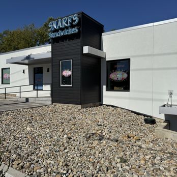 Snarfs Sandwiches - Outside - Front entry - Salad Near Me - St. Louis, Missouri