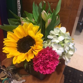 Rick's Flowers - This was the complimentary bouquet Rick surprised me with. I cannot thank this man enough. - Florists Near Me - Sterling, Virginia