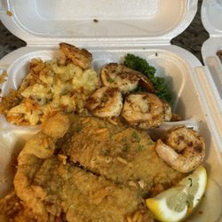 Tater’s Sea & Soul - Fried flounder garlic shrimp macaroni and cheese