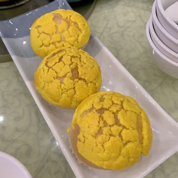 HL Peninsula Restaurant - Baked pineapple egg yolk buns - Dim Sum Near Me - Milpitas, California