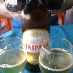Escritório Bar e Restaurante - Nessa foto dá pra ter uma idéia da simplicidade do lugar, as mesas são cobertas com toalhas de pvt.. rs