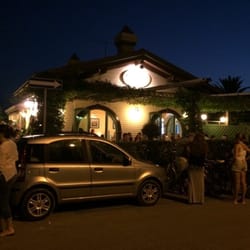 Ristorante Osteria del Mare - Vista del locale dal lungomare.