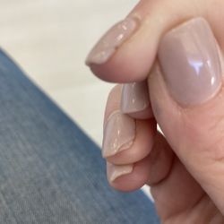 Lavish Nail Bar - Two broken nails three days after SNS manicure.