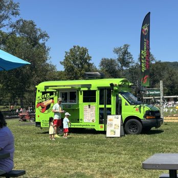 Von Thun Farms - Green Dog-Mobile truck: super friendly staff! - Attraction Farms Near Me - Washington, New Jersey