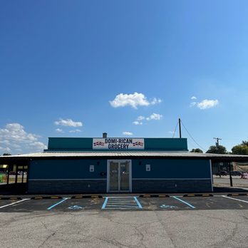 Domi-Rican Grocery - empty parking lot - International Grocery Near Me - Jeffersonville, Indiana Domi-Rican Grocery - empty parking lot - International Grocery Near Me - Jeffersonville, Indiana