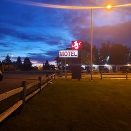 Such a beautiful sunset in Montana! Such a beautiful sunset in Montana!