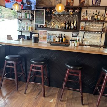 Split Rock Restaurant & Bar - The bar - New American Near Me - Bigfork, Montana Split Rock Restaurant & Bar - The bar - New American Near Me - Bigfork, Montana