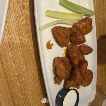 Applebee's Grill + Bar - Boneless Wings - American Near Me - Brentwood, New York Applebee's Grill + Bar - Boneless Wings - American Near Me - Brentwood, New York